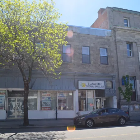HoMa HomeStay Hotel by Olympic Stadium Montreal (Auberge/Hostel) Отели рядом с достопримечательностью «Улица Шербрук»
