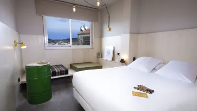The originals city Artyster Clermont-Ferrand Center Hotel Отели в г. Малоза