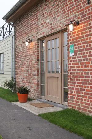 B&B Back2Front Отели рядом с достопримечательностью «Мененские ворота»