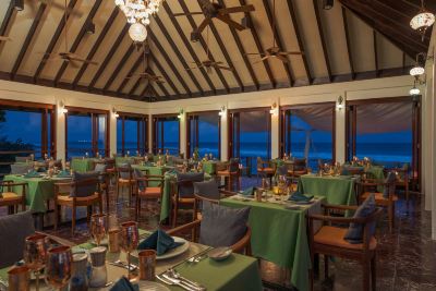 レストラン アトモスフィア カニフシ モルディブの写真