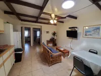 Sunset Gardens Guesthouse فنادق في Water Island