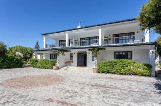 Whale Rock Luxury Lodge