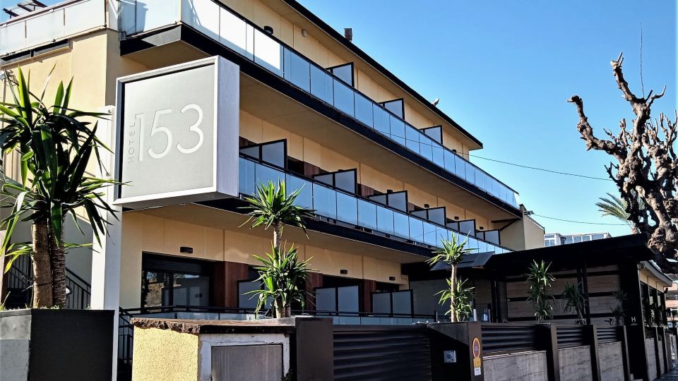 Hotel 153