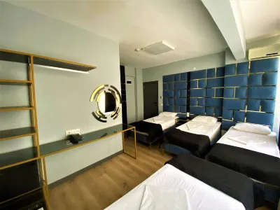 Orange Airport Hotel Hotel in zona WOW Convention Center