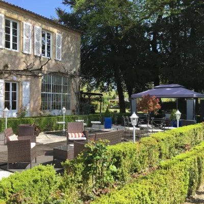 La Roseraie Hôtel Restaurant Hotels in der Nähe von Lascaux