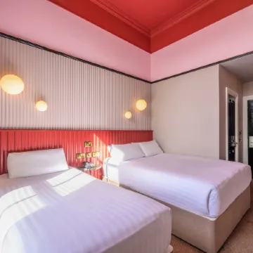 Hotel St George by Nina Отели рядом с достопримечательностью «Парнел-сквер»