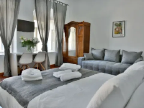 Douskos Port House Hotels in Hydra