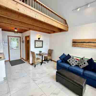 Private Oceanfront Cabin with Hot Tub - Doc Holiday Cabin Rooms