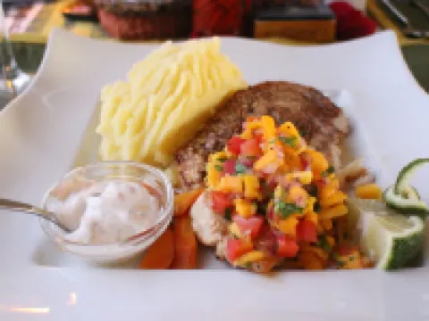 スワラ アカシア ロッジ アティ・リバーのホテル