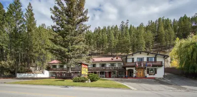 Gables Motel Hotels in 