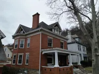 5-bedroom Home Sleeps 10 Close to Oakmont, Downtown, Oakland Hotels near Polish Hill Bowl Skate Park