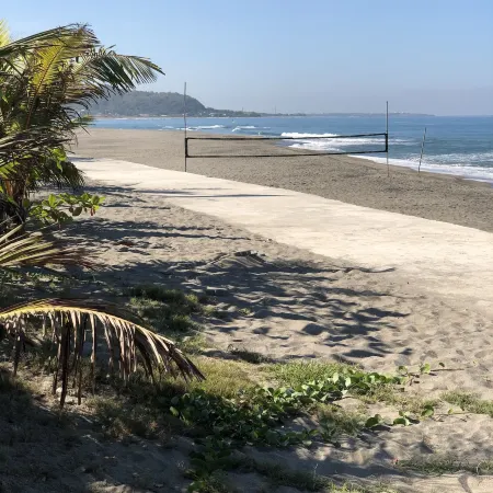 EM Royalle Hotel & Beach Resort