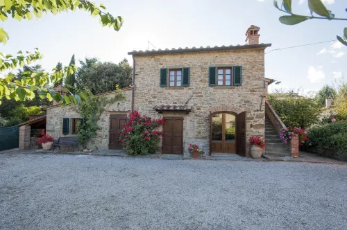 Casina in authentic Tuscany