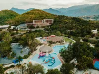 Bahia Escondida Hotels in Сантьяго