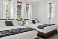 Urban Cowboy Villas - Heart of 704 - Bungalow