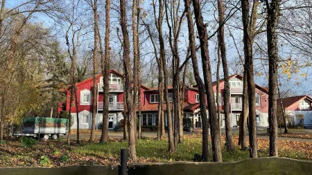 Hotel Rosengarten Leipzig-Naunhof Отели в г. Гроспёсна