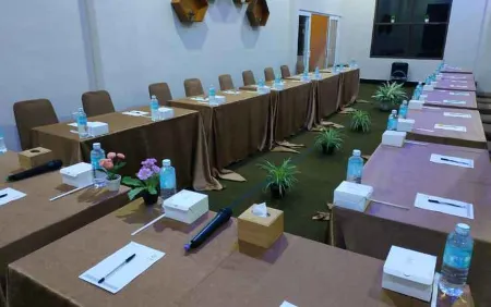 Al Fattah Hotel, Cafe & Meeting Room Bener Meriah Отели в г. Такенгон
