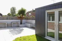 Chic 4-bed Coastal Retreat in Heart of Bosham