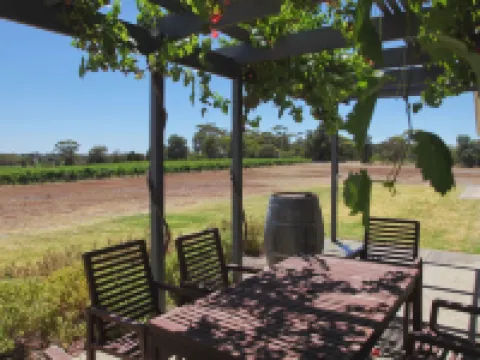 The Red Door @ Barossa Valley Vineyard View Hotels in Nuriootpa