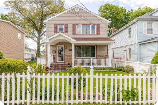 Charming Urban3-bedroom  apartment in Hempstead with WiFi and AC Hotels in Hempstead