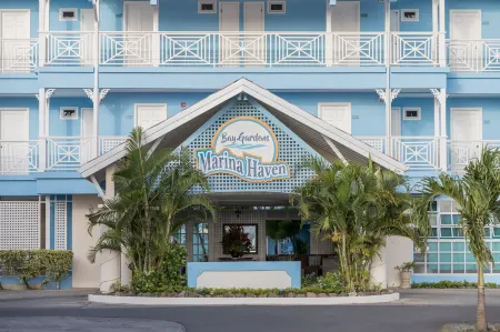Bay Gardens Marina Haven Отели рядом с достопримечательностью «Редут Бич»