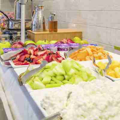 DoubleTree by Hilton Boston Logan Airport Chelsea Dining/Meeting Rooms
