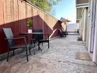 1 block from ocean - stylish & cozy beach cottage in funky Ocean Beach!