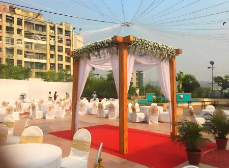 Hotel Leafio-Near Airport Отели рядом с достопримечательностью «Paras Dham Temple»