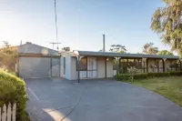 Sol Coastal Retreat - Outdoor Spa and Sauna Hotels near Rosebud Beach