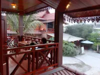 Zuela Guesthouse and Restaurant - parking