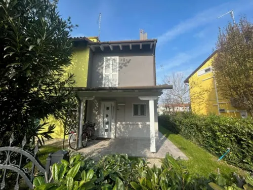 Charming villa with garden and views in Albarella
