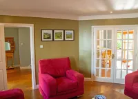 Dingle Town Holiday Home by Trident Holiday Homes Hotels in Dingle