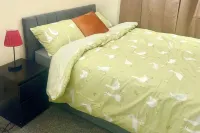 Elegant 3Br w/ Free Parking, Garden, Pet Friendly Hotels in 