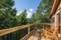 Pet-friendly Hot Tub Soaker Tub Grill Full Kitchen