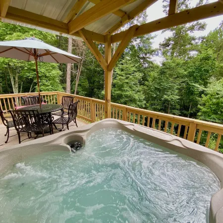 Foxes' Den Cabin with Private Hot Tub and Arcade Game by RedAwning