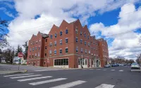 Brewster Hall Hotels in Cheney