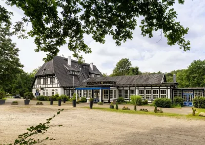 Hotel Waldesruh am See Отели рядом с достопримечательностью «Versöhnungskirche in Dassendorf - Ev.-Luth. Kirchengemeinde Brunstorf»