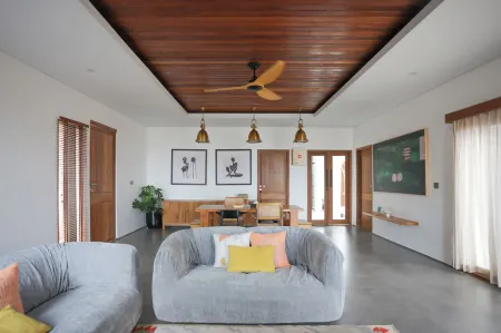 Lorn Villa Отели рядом с достопримечательностью «Giri Putri Cave»