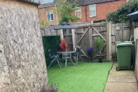 2Br-Sleeps3 -Family Friendly -Free Parking -Garden