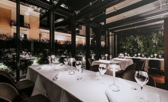 Bacã Suites, Restaurant & Bar