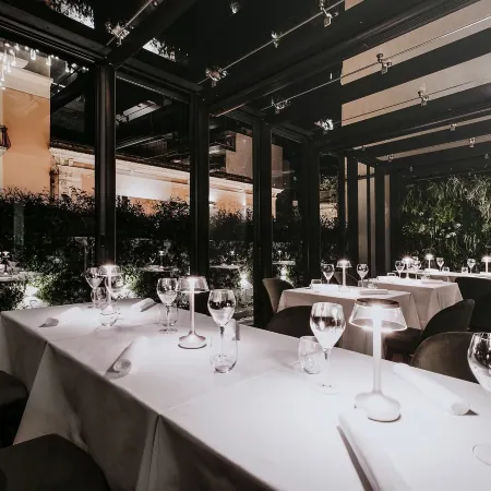 Bacã Suites, Restaurant & Bar