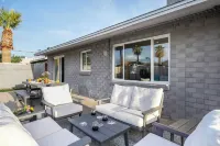 Indianola Oasis Private Pool, Outdoor Living & Old Town Access