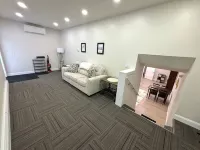 Stylish Ambiance and Spa-Like Amenities - Cozy Modern Retreat Hotel a Erie