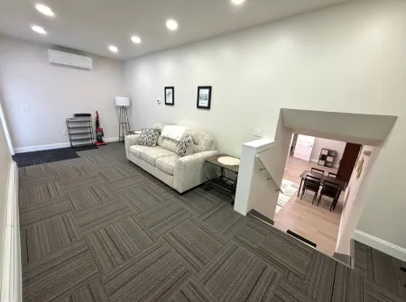 Stylish Ambiance and Spa-Like Amenities - Cozy Modern Retreat