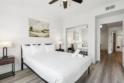 Luxurious Retreat - Private Pool, Walk to Amenities