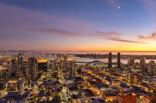 Penthouse High-Rise Ocean & City Views