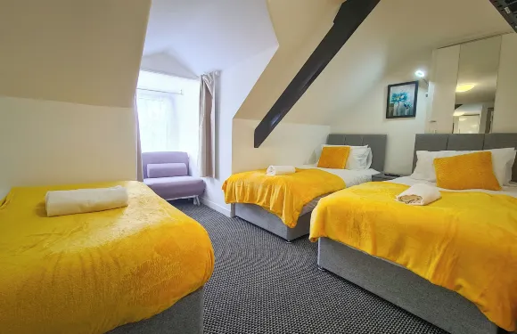 普利茅斯車站屋旅館