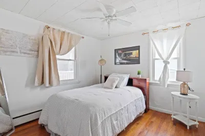 New Harlem Night" Open Concept 2 Bed Flat a Few Min from Downtown and Lake Các khách sạn gần University of Scranton