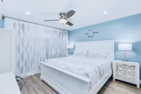 On the Sand! Beachfront Pool & Views! Walk to Everything! Pink Shell Beach Resort & Marina附近的飯店