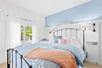 A Cozy Winter Retreat with Awesome Views! Close to Fun Hikes & Great Dining.